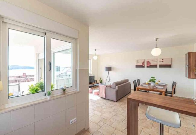 Апартаменты на Okrug Gornji - Aпартамент в Округ Горњи c Вид на море, терраса, Спутниковое / кабельное телевидение, WIFI (5051-2) Апартаменты на Okrug Gornji - Aпартамент в Округ Горњи c Вид на море, терраса, Спутниковое / кабельное телевидение, WIFI (5051-2)