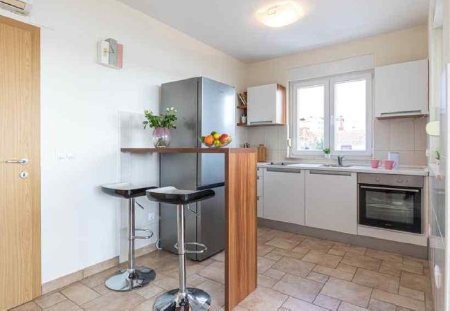 Апартаменты на Okrug Gornji - Aпартамент в Округ Горњи c Вид на море, терраса, Спутниковое / кабельное телевидение, WIFI (5051-2) Апартаменты на Okrug Gornji - Aпартамент в Округ Горњи c Вид на море, терраса, Спутниковое / кабельное телевидение, WIFI (5051-2)