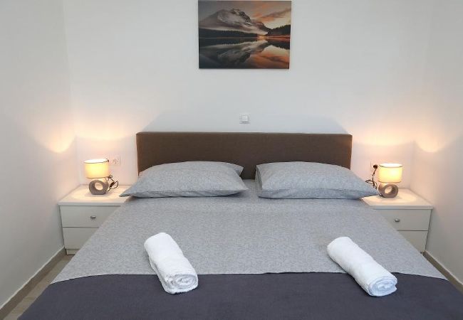 Апартаменты на Okrug Gornji - Aпартамент в Округ Горњи c Вид на море, терраса, Спутниковое / кабельное телевидение, WIFI (5059-2) Апартаменты на Okrug Gornji - Aпартамент в Округ Горњи c Вид на море, терраса, Спутниковое / кабельное телевидение, WIFI (5059-2)