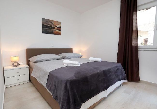 Апартаменты на Okrug Gornji - Aпартамент в Округ Горњи c Вид на море, терраса, Спутниковое / кабельное телевидение, WIFI (5059-2) Апартаменты на Okrug Gornji - Aпартамент в Округ Горњи c Вид на море, терраса, Спутниковое / кабельное телевидение, WIFI (5059-2)