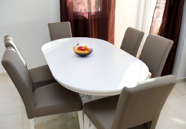 Апартаменты на Okrug Gornji - Aпартамент в Округ Горњи c Вид на море, терраса, Спутниковое / кабельное телевидение, WIFI (5059-2) Апартаменты на Okrug Gornji - Aпартамент в Округ Горњи c Вид на море, терраса, Спутниковое / кабельное телевидение, WIFI (5059-2)