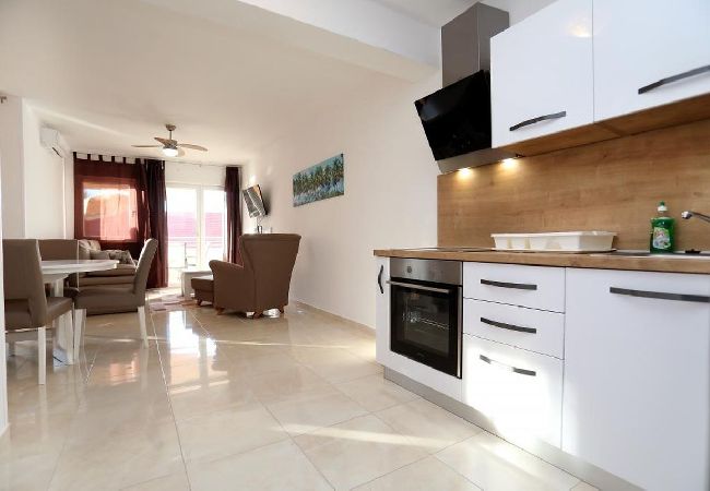 Апартаменты на Okrug Gornji - Aпартамент в Округ Горњи c Вид на море, терраса, Спутниковое / кабельное телевидение, WIFI (5059-2) Апартаменты на Okrug Gornji - Aпартамент в Округ Горњи c Вид на море, терраса, Спутниковое / кабельное телевидение, WIFI (5059-2)