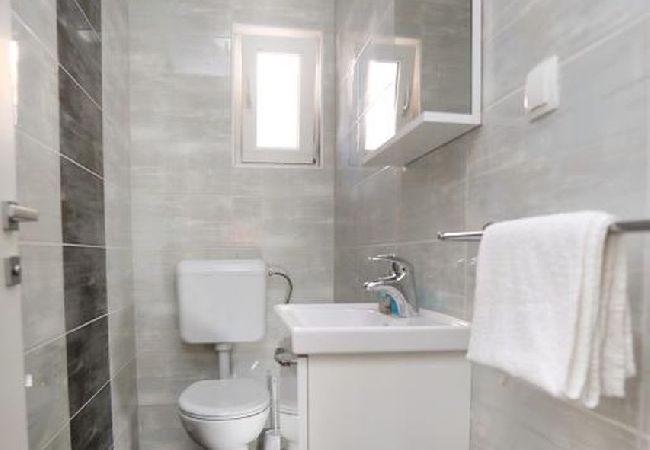 Апартаменты на Okrug Gornji - Aпартамент в Округ Горњи c Вид на море, терраса, Спутниковое / кабельное телевидение, WIFI (5059-2) Апартаменты на Okrug Gornji - Aпартамент в Округ Горњи c Вид на море, терраса, Спутниковое / кабельное телевидение, WIFI (5059-2)