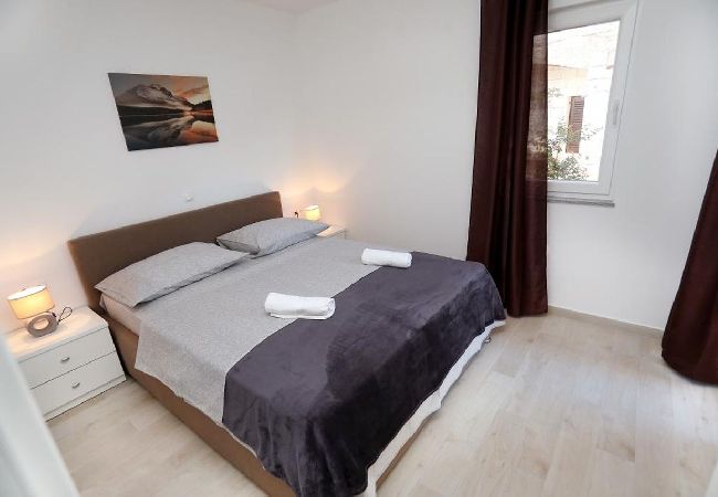 Апартаменты на Okrug Gornji - Aпартамент в Округ Горњи c Вид на море, терраса, Спутниковое / кабельное телевидение, WIFI (5059-2) Апартаменты на Okrug Gornji - Aпартамент в Округ Горњи c Вид на море, терраса, Спутниковое / кабельное телевидение, WIFI (5059-2)