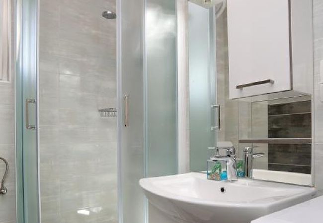 Апартаменты на Okrug Gornji - Aпартамент в Округ Горњи c Вид на море, терраса, Спутниковое / кабельное телевидение, WIFI (5059-2) Апартаменты на Okrug Gornji - Aпартамент в Округ Горњи c Вид на море, терраса, Спутниковое / кабельное телевидение, WIFI (5059-2)