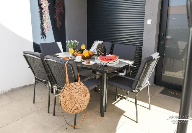 Апартаменты на Okrug Gornji - Aпартамент в Округ Горњи c терраса, Спутниковое / кабельное телевидение, WIFI, Балкон / Терраса (5070-1) Апартаменты на Okrug Gornji - Aпартамент в Округ Горњи c терраса, Спутниковое / кабельное телевидение, WIFI, Балкон / Терраса (5070-1)