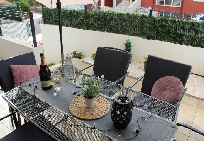 Апартаменты на Okrug Gornji - Aпартамент в Округ Горњи c терраса, Спутниковое / кабельное телевидение, WIFI, Балкон / Терраса (5070-1) Апартаменты на Okrug Gornji - Aпартамент в Округ Горњи c терраса, Спутниковое / кабельное телевидение, WIFI, Балкон / Терраса (5070-1)