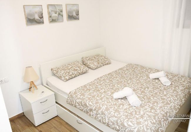 Апартаменты на Okrug Gornji - Aпартамент в Округ Горњи c терраса, Спутниковое / кабельное телевидение, WIFI, Балкон / Терраса (5070-1) Апартаменты на Okrug Gornji - Aпартамент в Округ Горњи c терраса, Спутниковое / кабельное телевидение, WIFI, Балкон / Терраса (5070-1)