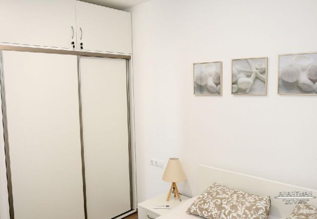 Апартаменты на Okrug Gornji - Aпартамент в Округ Горњи c терраса, Спутниковое / кабельное телевидение, WIFI, Балкон / Терраса (5070-1) Апартаменты на Okrug Gornji - Aпартамент в Округ Горњи c терраса, Спутниковое / кабельное телевидение, WIFI, Балкон / Терраса (5070-1)