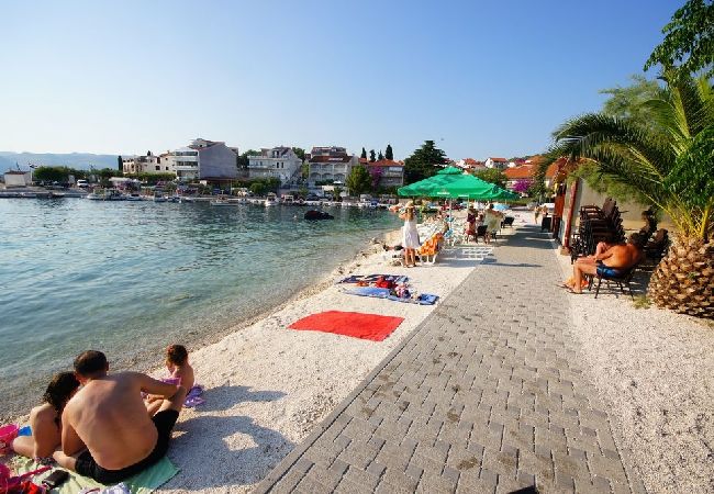 Апартаменты на Okrug Gornji - Aпартамент в Округ Горњи c терраса, Спутниковое / кабельное телевидение, WIFI, Балкон / Терраса (5070-1) Апартаменты на Okrug Gornji - Aпартамент в Округ Горњи c терраса, Спутниковое / кабельное телевидение, WIFI, Балкон / Терраса (5070-1)