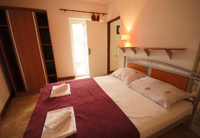 Апартаменты на Vodice - Ferienwohnung in Vodice mit Meerblick, Terrasse, Klimaanlage, W-LAN (144-1) Апартаменты на Vodice - Ferienwohnung in Vodice mit Meerblick, Terrasse, Klimaanlage, W-LAN (144-1)