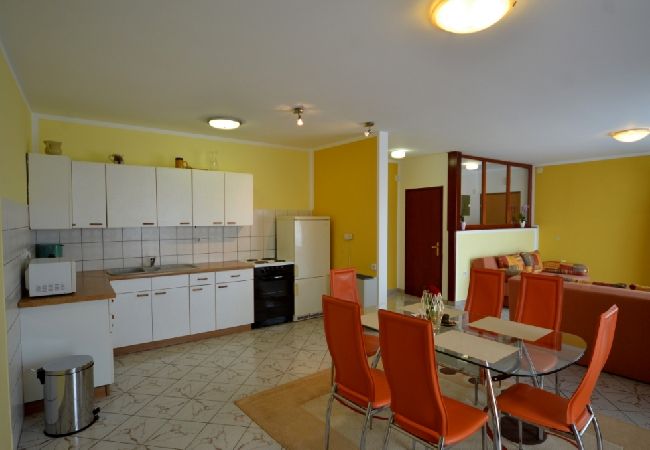 Апартаменты на Vrvari - Apartment in Vrvari with Balcony, Air condition, WIFI, Washing machine (664-1) Апартаменты на Vrvari - Apartment in Vrvari with Balcony, Air condition, WIFI, Washing machine (664-1)