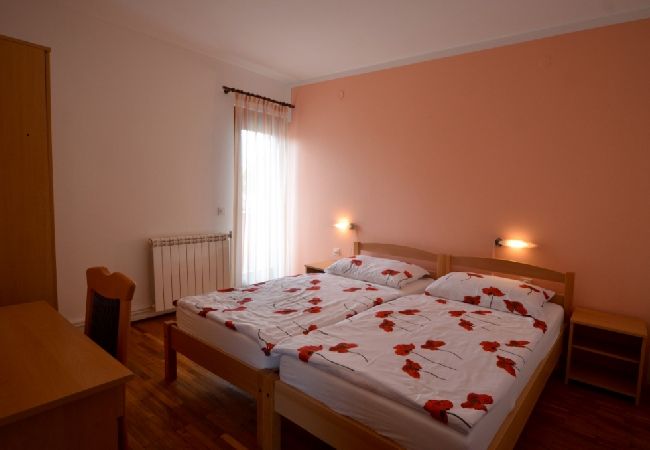 Апартаменты на Vrvari - Apartment in Vrvari with Balcony, Air condition, WIFI, Washing machine (664-1) Апартаменты на Vrvari - Apartment in Vrvari with Balcony, Air condition, WIFI, Washing machine (664-1)