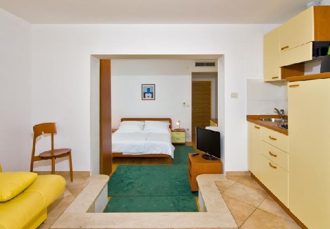 Квартира-студия на Brela - Studio apartment in Brela with Seaview, Terrace, Air condition, WIFI (201-6) Квартира-студия на Brela - Studio apartment in Brela with Seaview, Terrace, Air condition, WIFI (201-6)