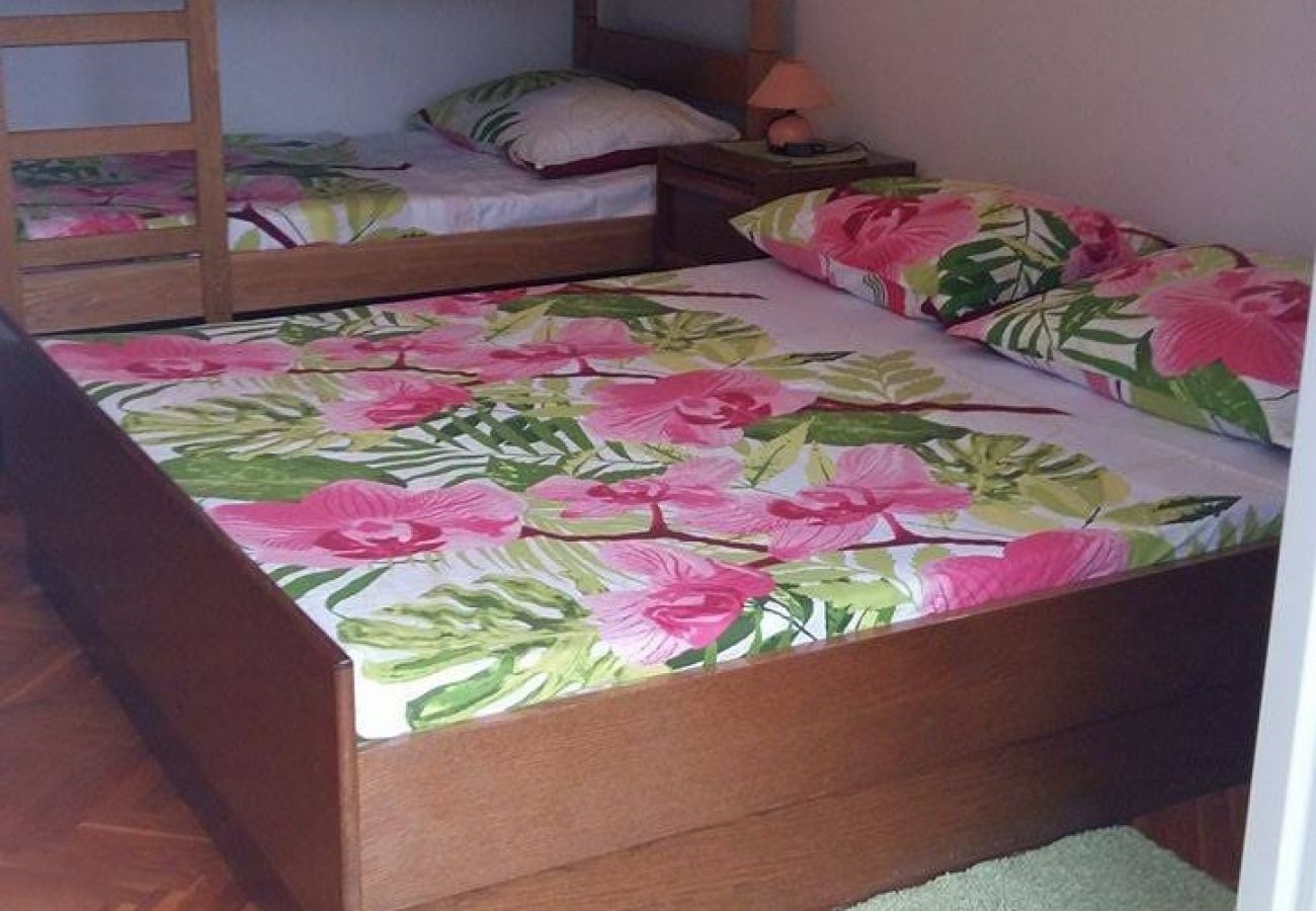 Rent by room на Lopar - Комната в Лопар c терраса, Спутниковое / кабельное телевидение, WIFI (3719-6)