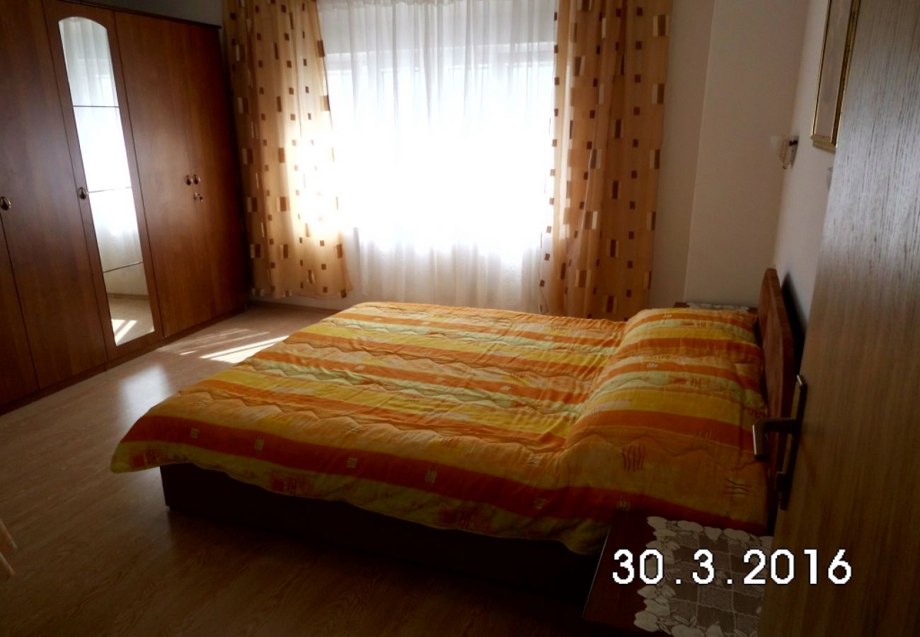 Rent by room на Novi Vinodolski - Комната в Нови-Винодолски c балкон, Спутниковое / кабельное телевидение, WIFI, Балкон / Терраса (3541-2)