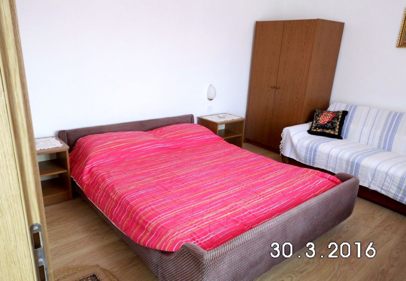 Rent by room на Novi Vinodolski - Комната в Нови-Винодолски c Вид на море, балкон, Спутниковое / кабельное телевидение, WIFI (3541-3)