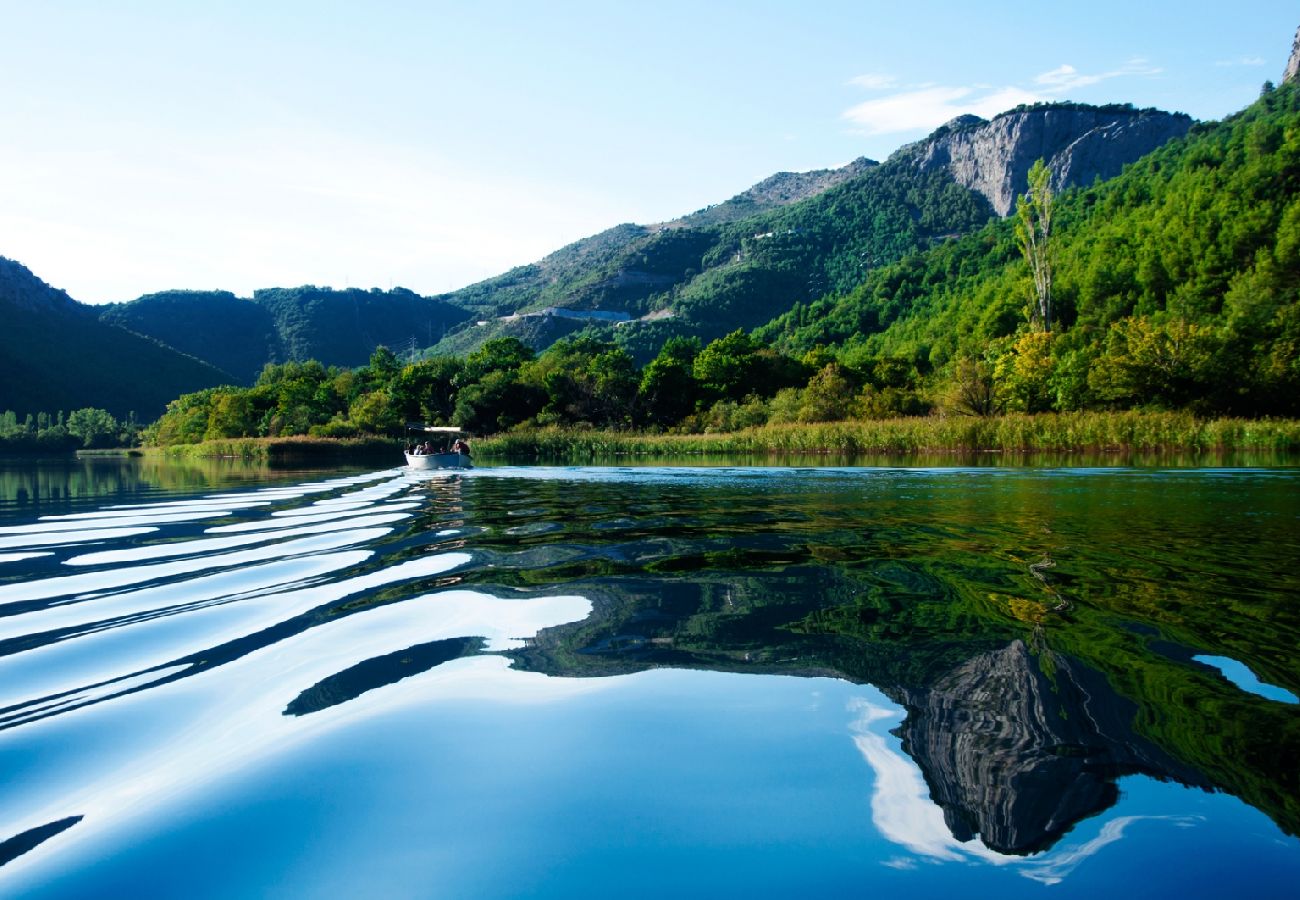 Апартаменты на Omiš - Aпартамент в Omiš c Вид на море, терраса, Спутниковое / кабельное телевидение, WIFI (5129-6)