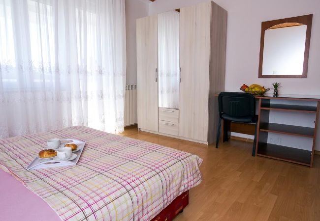 Апартаменты на Duce - Aпартамент в Duće c Вид на море, балкон, Спутниковое / кабельное телевидение, WIFI (5146-1) Апартаменты на Duce - Aпартамент в Duće c Вид на море, балкон, Спутниковое / кабельное телевидение, WIFI (5146-1)