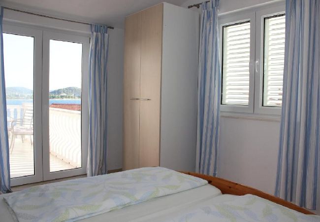 Апартаменты на Rogoznica - Ferienwohnung in Rogoznica mit Meerblick, Balkon, Klimaanlage, W-LAN (5148-4) Апартаменты на Rogoznica - Ferienwohnung in Rogoznica mit Meerblick, Balkon, Klimaanlage, W-LAN (5148-4)