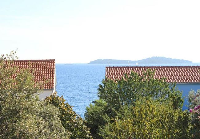 Апартаменты на Rogoznica - Aпартамент в Рогозница c Вид на море, балкон, Спутниковое / кабельное телевидение, WIFI (5148-3) Апартаменты на Rogoznica - Aпартамент в Рогозница c Вид на море, балкон, Спутниковое / кабельное телевидение, WIFI (5148-3)