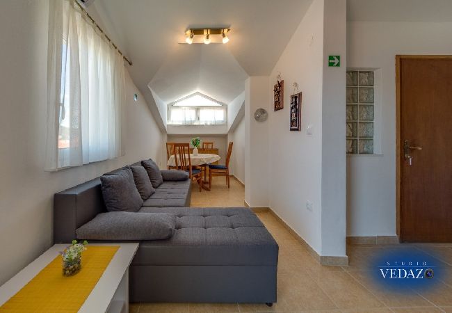 Апартаменты на Ražanj - Ferienwohnung in Ražanj mit Meerblick, Terrasse, Klimaanlage, W-LAN (4773-3) Апартаменты на Ražanj - Ferienwohnung in Ražanj mit Meerblick, Terrasse, Klimaanlage, W-LAN (4773-3)