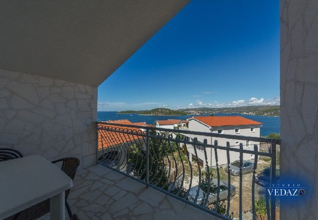 Апартаменты на Ražanj - Ferienwohnung in Ražanj mit Meerblick, Terrasse, Klimaanlage, W-LAN (4773-3) Апартаменты на Ražanj - Ferienwohnung in Ražanj mit Meerblick, Terrasse, Klimaanlage, W-LAN (4773-3)