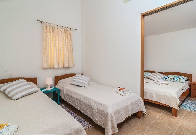 Апартаменты на Ražanj - Ferienwohnung in Ražanj mit Meerblick, Terrasse, Klimaanlage, W-LAN (4773-3) Апартаменты на Ražanj - Ferienwohnung in Ražanj mit Meerblick, Terrasse, Klimaanlage, W-LAN (4773-3)