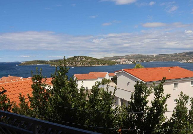 Апартаменты на Ražanj - Ferienwohnung in Ražanj mit Meerblick, Terrasse, Klimaanlage, W-LAN (4773-3) Апартаменты на Ražanj - Ferienwohnung in Ražanj mit Meerblick, Terrasse, Klimaanlage, W-LAN (4773-3)