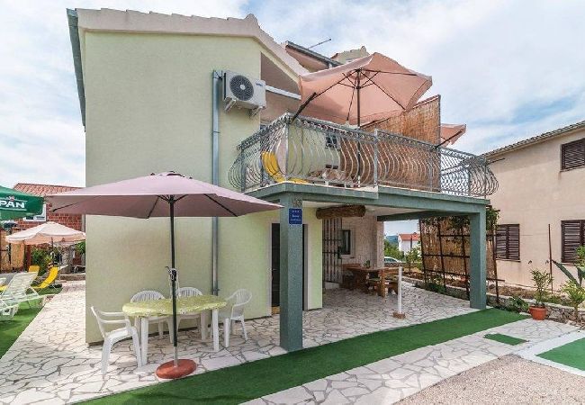 Апартаменты на Ražanj - Ferienwohnung in Ražanj mit Meerblick, Terrasse, Klimaanlage, W-LAN (4773-2) Апартаменты на Ražanj - Ferienwohnung in Ražanj mit Meerblick, Terrasse, Klimaanlage, W-LAN (4773-2)