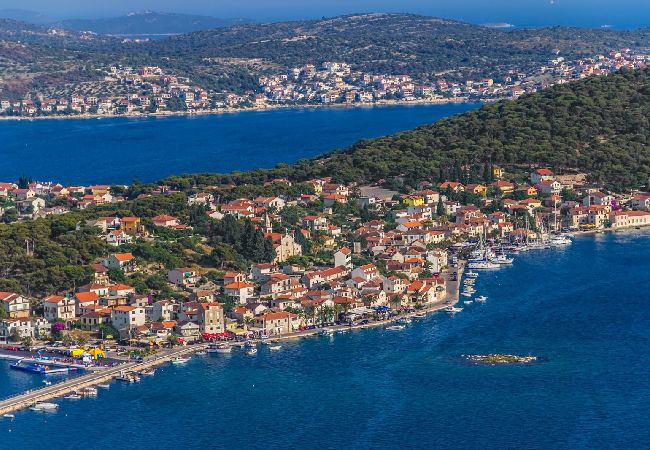 Апартаменты на Kanica - Ferienwohnung in Kanica mit Meerblick, Terrasse, Klimaanlage, W-LAN (5168-1) Апартаменты на Kanica - Ferienwohnung in Kanica mit Meerblick, Terrasse, Klimaanlage, W-LAN (5168-1)