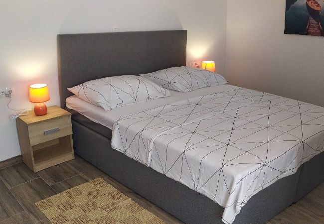 Апартаменты на Okrug Gornji - Aпартамент в Округ Горњи c Вид на море, балкон, Спутниковое / кабельное телевидение, WIFI (5059-5) Апартаменты на Okrug Gornji - Aпартамент в Округ Горњи c Вид на море, балкон, Спутниковое / кабельное телевидение, WIFI (5059-5)