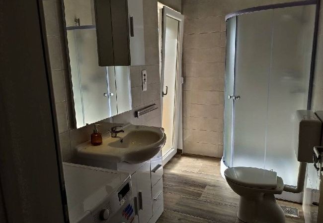 Апартаменты на Okrug Gornji - Aпартамент в Округ Горњи c Вид на море, балкон, Спутниковое / кабельное телевидение, WIFI (5059-5) Апартаменты на Okrug Gornji - Aпартамент в Округ Горњи c Вид на море, балкон, Спутниковое / кабельное телевидение, WIFI (5059-5)