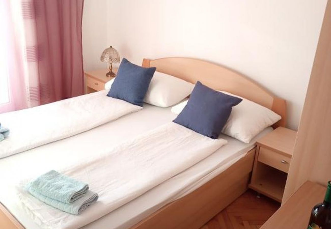 Rent by room на Lopar - Комната в Лопар c балкон, WIFI (4620-95)