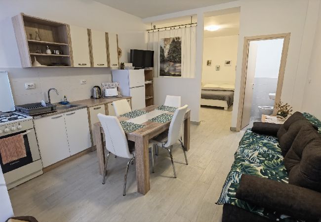 Квартира-студия на Opatija - студио Апартамент в Опатия c терраса, Спутниковое / кабельное телевидение, WIFI, Балкон / Терраса (5211-1) Квартира-студия на Opatija - студио Апартамент в Опатия c терраса, Спутниковое / кабельное телевидение, WIFI, Балкон / Терраса (5211-1)