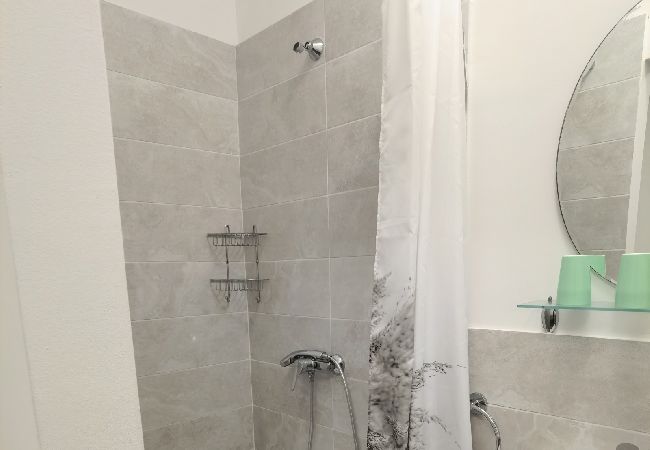 Квартира-студия на Opatija - студио Апартамент в Опатия c терраса, Спутниковое / кабельное телевидение, WIFI, Балкон / Терраса (5211-1) Квартира-студия на Opatija - студио Апартамент в Опатия c терраса, Спутниковое / кабельное телевидение, WIFI, Балкон / Терраса (5211-1)