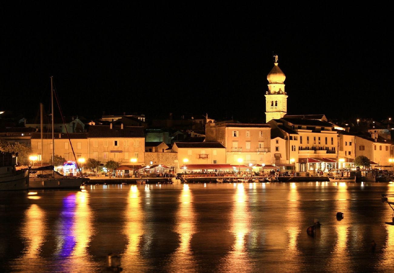 Дом на Vrbnik - дом отдыха в Vrbnik c терраса, Спутниковое / кабельное телевидение, WIFI, Балкон / Терраса (5210-1)