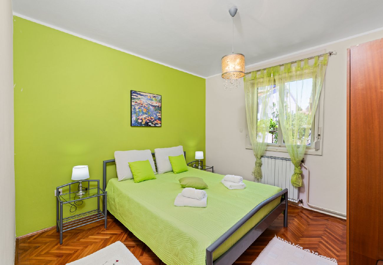 Апартаменты на Porec - Ferienwohnung in Poreč mit Balkon, Klimaanlage, W-LAN, Waschmaschine (5203-1)