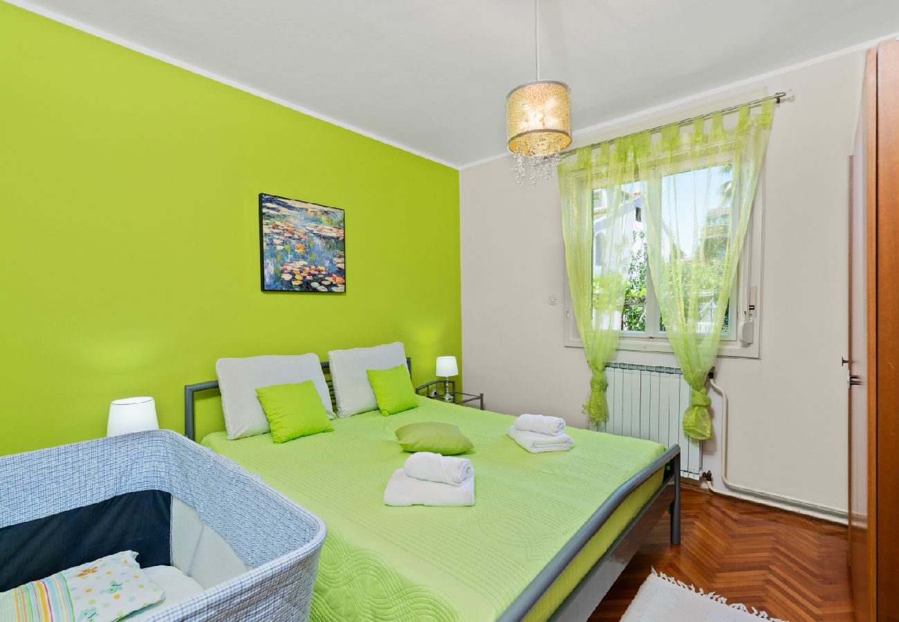 Апартаменты на Porec - Ferienwohnung in Poreč mit Balkon, Klimaanlage, W-LAN, Waschmaschine (5203-1)