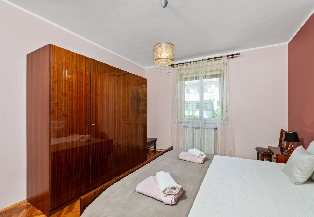 Апартаменты на Porec - Ferienwohnung in Poreč mit Balkon, Klimaanlage, W-LAN, Waschmaschine (5203-1)