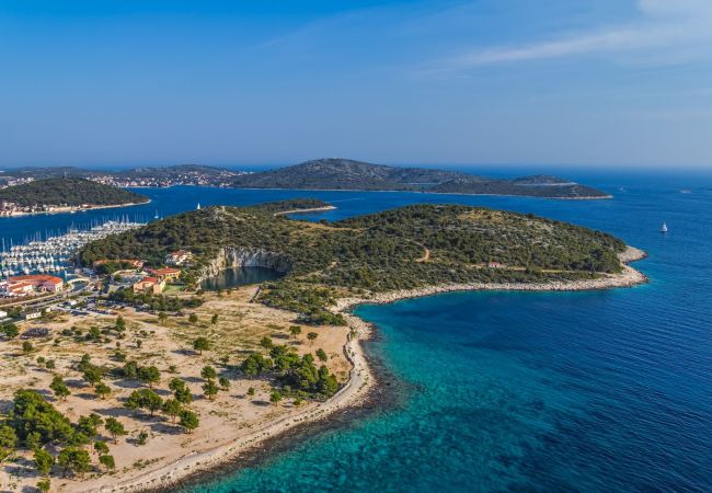 Бунгало на Ražanj - Бунгало в Ражане с террасой, стиральной машиной, посудомоечной машиной и кондиционером (3743-4) Бунгало на Ražanj - Бунгало в Ражане с террасой, стиральной машиной, посудомоечной машиной и кондиционером (3743-4)