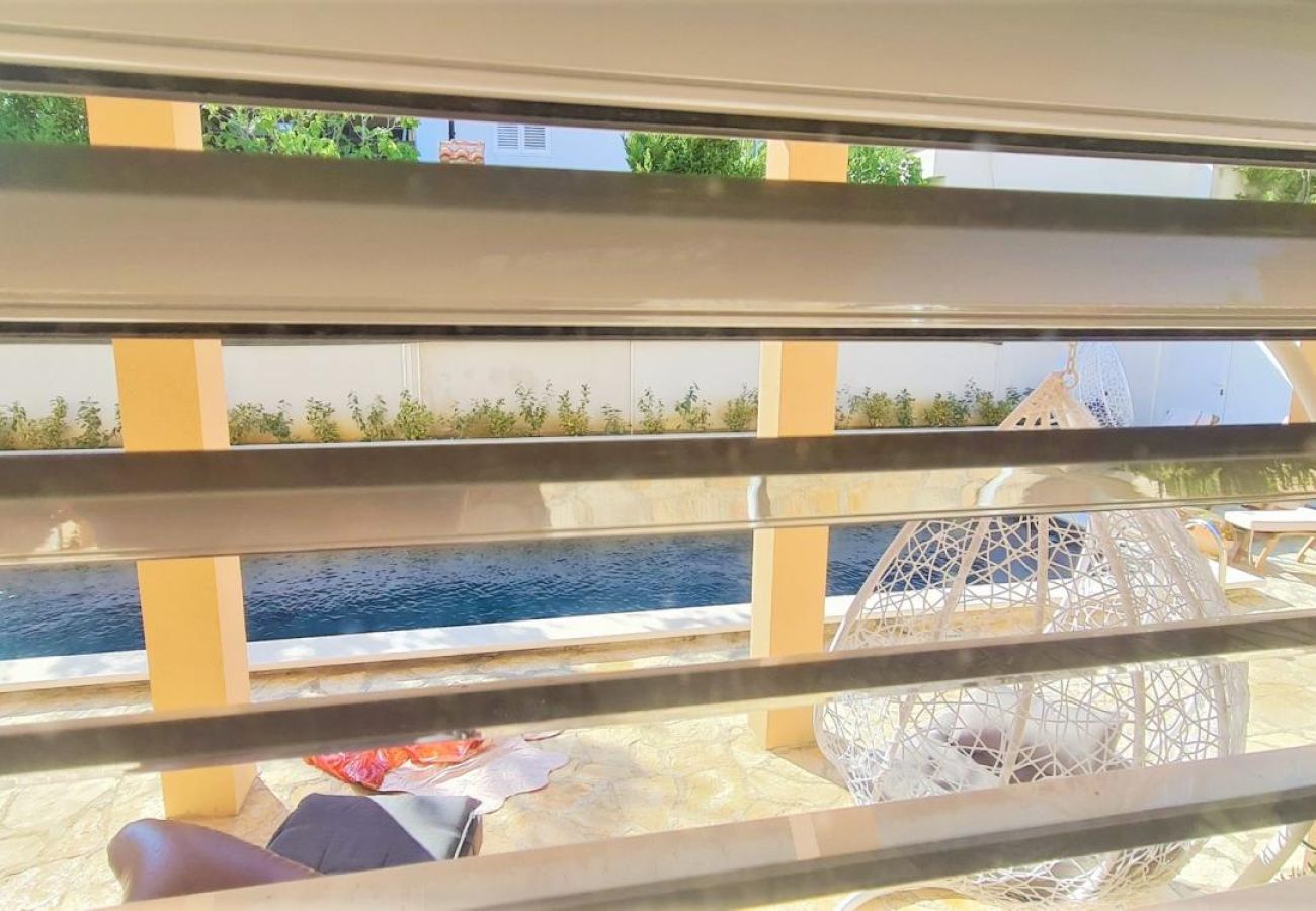 Апартаменты на Privlaka - Apartment 5237-1 for 6+1 Pers. in Privlaka