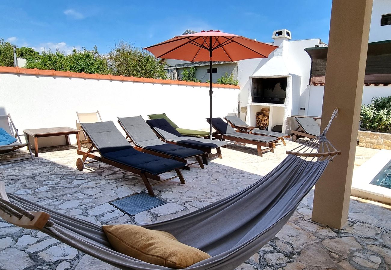 Апартаменты на Privlaka - Apartment 5237-1 for 6+1 Pers. in Privlaka