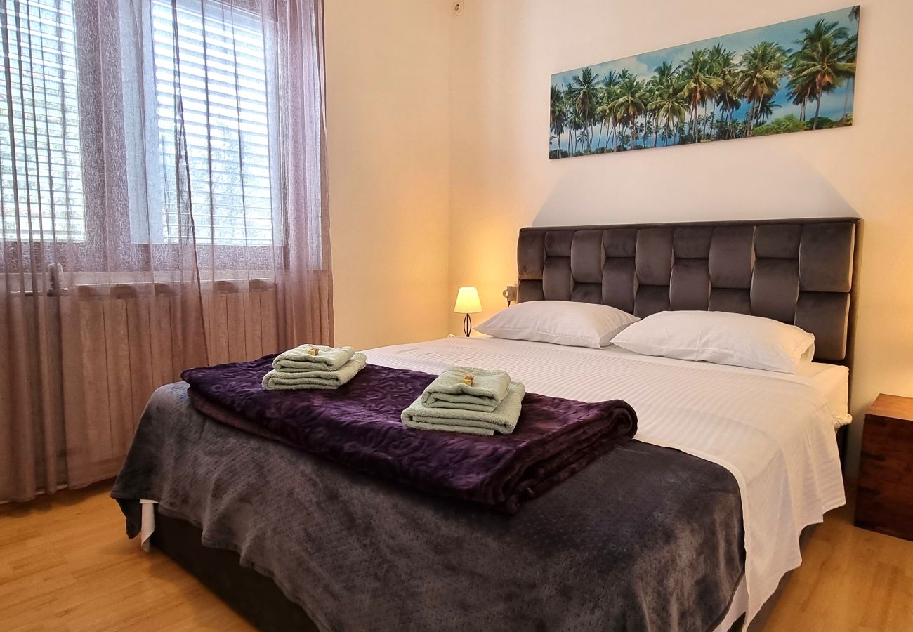 Апартаменты на Privlaka - Apartment 5237-1 for 6+1 Pers. in Privlaka