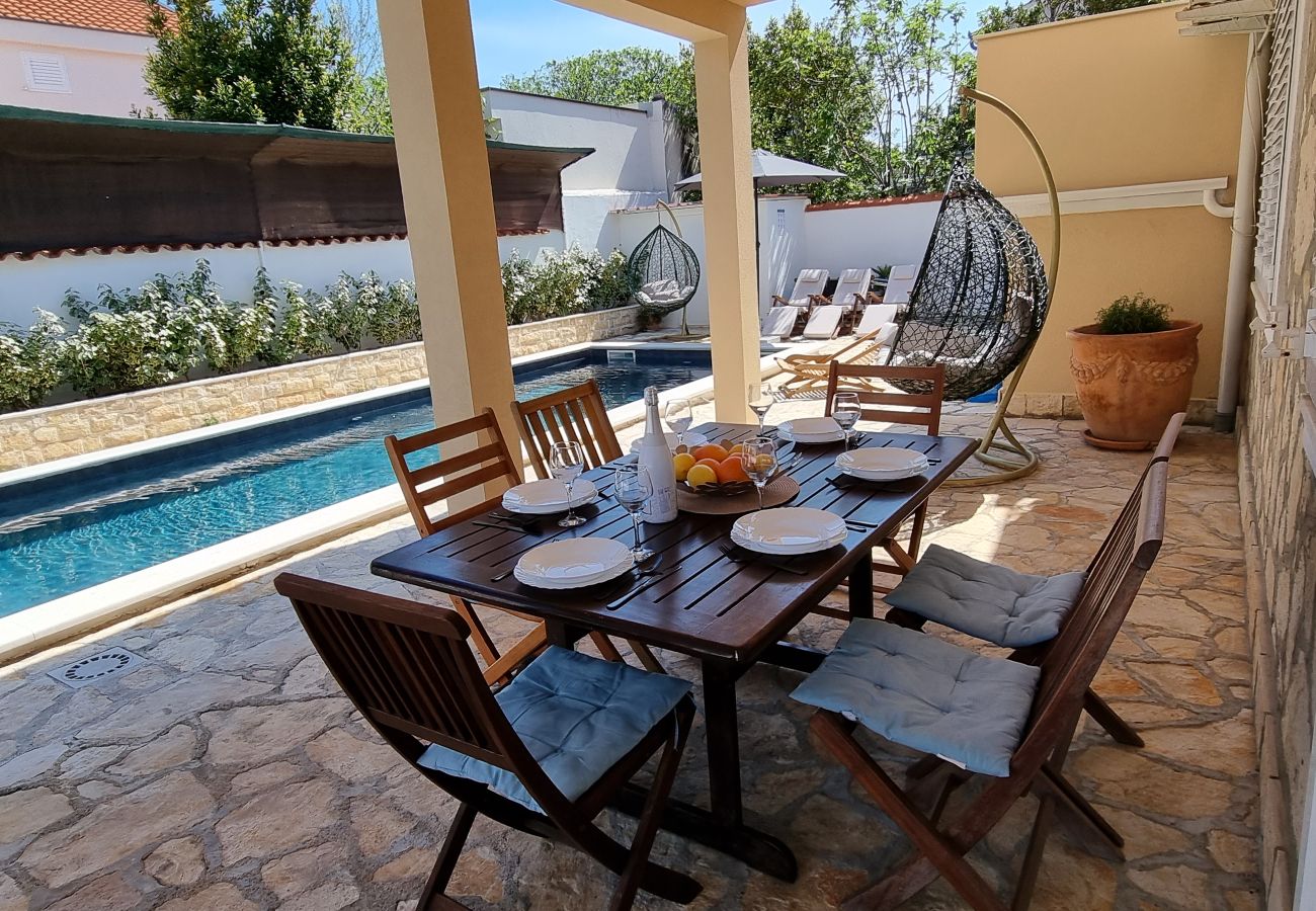 Апартаменты на Privlaka - Apartment 5237-1 for 6+1 Pers. in Privlaka