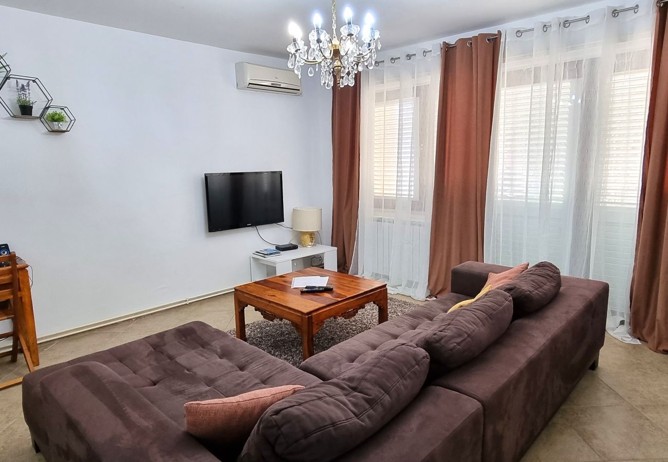 Апартаменты на Privlaka - Apartment 5237-1 for 6+1 Pers. in Privlaka