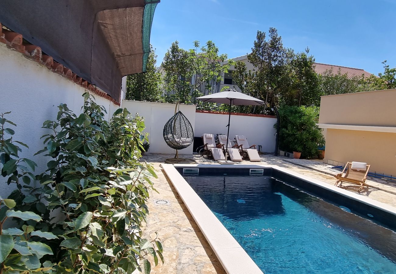 Апартаменты на Privlaka - Apartment 5237-1 for 6+1 Pers. in Privlaka
