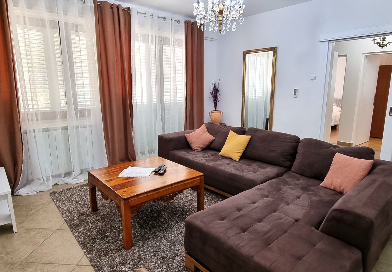 Апартаменты на Privlaka - Apartment 5237-1 for 6+1 Pers. in Privlaka