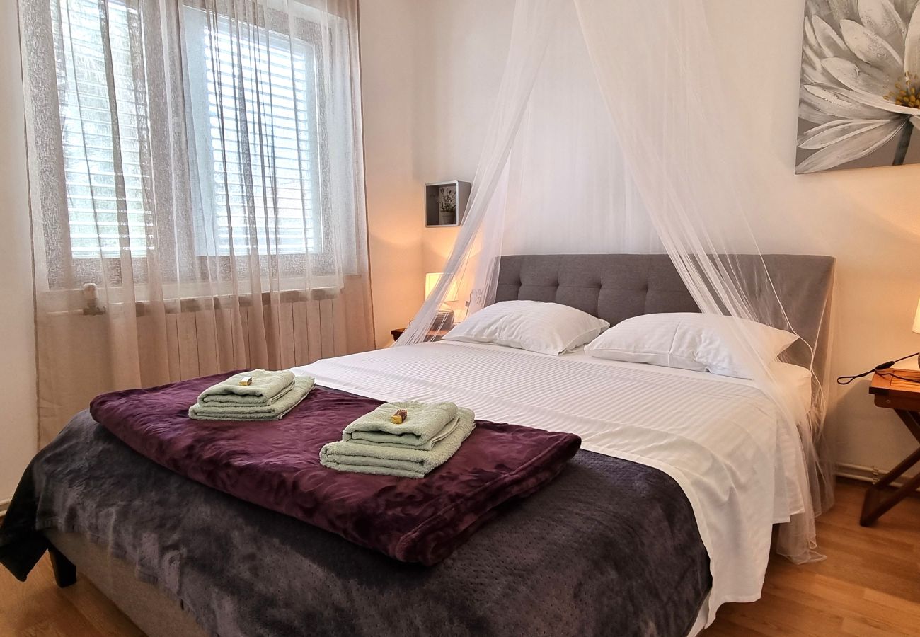 Апартаменты на Privlaka - Apartment 5237-1 for 6+1 Pers. in Privlaka