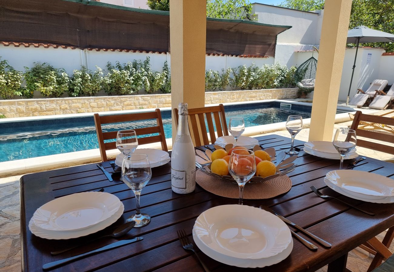 Апартаменты на Privlaka - Apartment 5237-1 for 6+1 Pers. in Privlaka